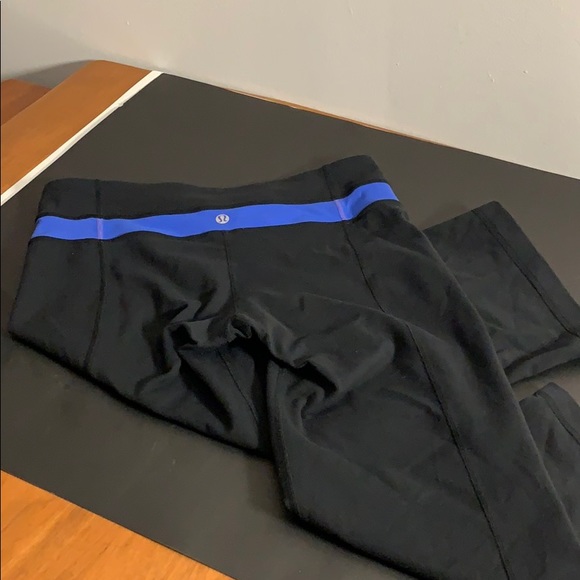 Reversable Lululemon Capris Size 6 - Picture 6 of 9